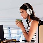 Изображение SENNHEISER MOMENTUM M3 AEBTXL SANDY WHITE (508235), наушники с микрофоном. Bluetooth #1 Фото SENNHEISER MOMENTUM M3 AEBTXL SANDY WHITE (508235), наушники с микрофоном. Bluetooth #1