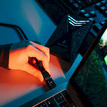 Фото SSD SUREFIRE Bunker 1TB External USB 3.2 GEN 1 Type-A (53684) RGB LED, 450/430 МБ/с #5