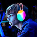 Изображение HOCO W109 Rich gaming White (6942007609012) наушники с микрофоном накладные, RGB Led #4 Фото HOCO W109 Rich gaming White (6942007609012) наушники с микрофоном накладные, RGB Led #4